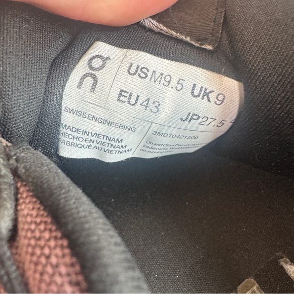 On Cloudstratus Men’s Running Shoes Size 9.5 Black Purple - Read - Picture 7 of 8